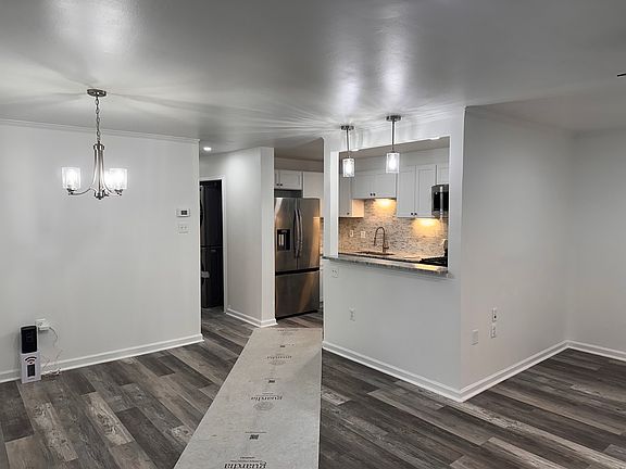 3rd image of 204 Victor Pkwy
