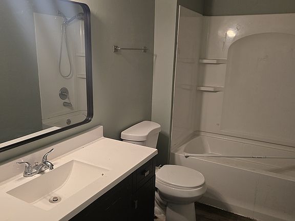2nd image of 524 1/2 3rd St