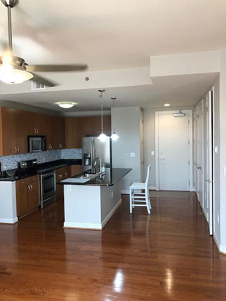 1 bed, 853 sqft, $1,760 — Photo 3