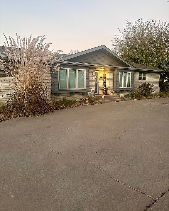 1st image of 403 E Greenwood Ave