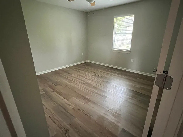 505 Carrie Dr — Photo 4