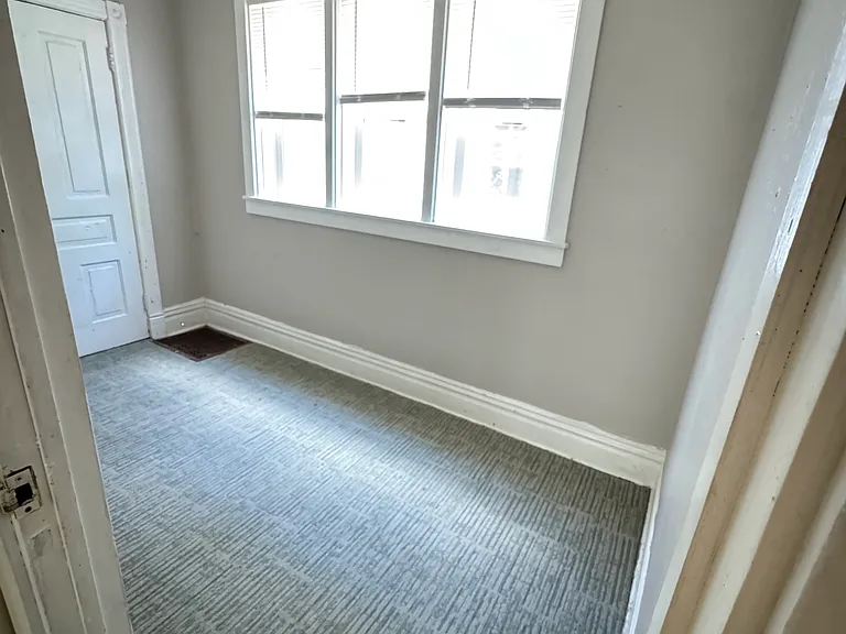 752 Butterworth St SW — Photo 4