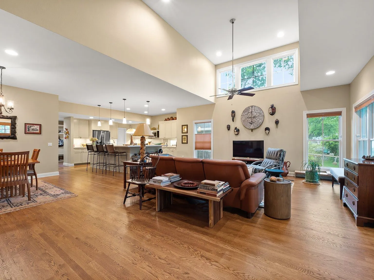 3 bed, 2.5 bath, 2200 sqft, $4,500 — Photo 3