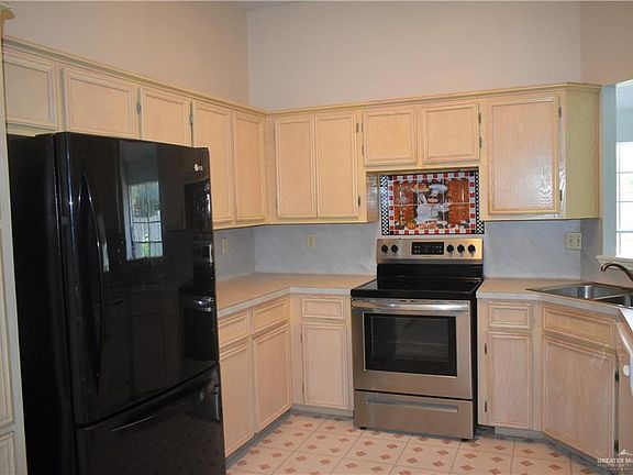4th image of 702 Baltic Ave