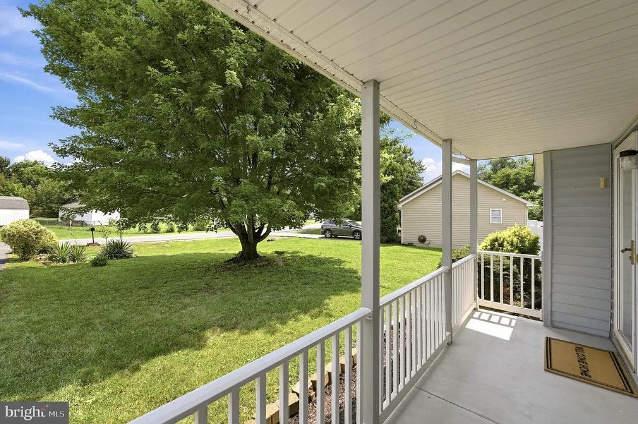 3 bed, 1108 sqft, $1,950 — Photo 3