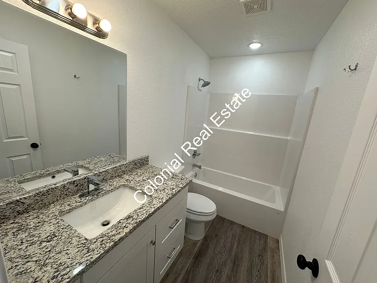 2514 E 14th St — Photo 8