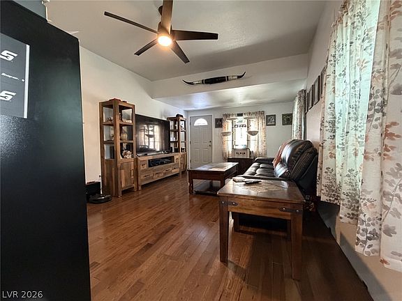 3rd image of 949 Avenue H