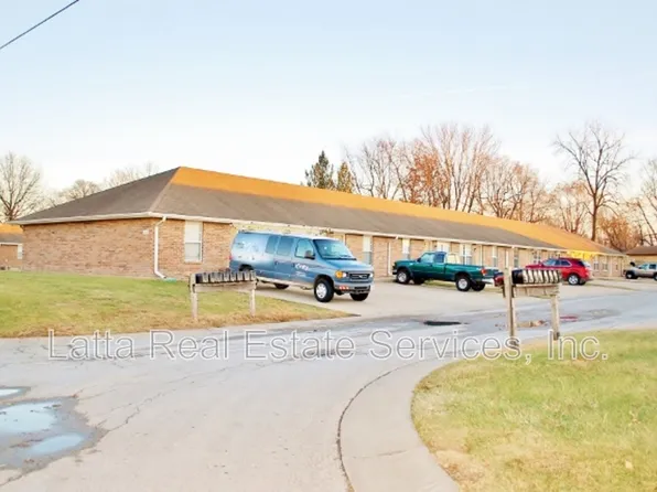 320 E Benning St, Odessa, MO 64076