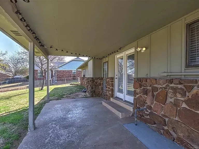 2604 W Hartford St — Photo 32