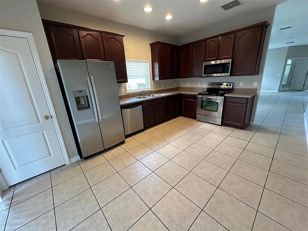4 bed, 2.0 bath, 1731 sqft, $2,495 — Photo 2