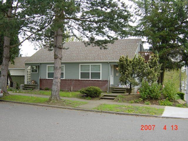 Front of duplex 3908 & 3910