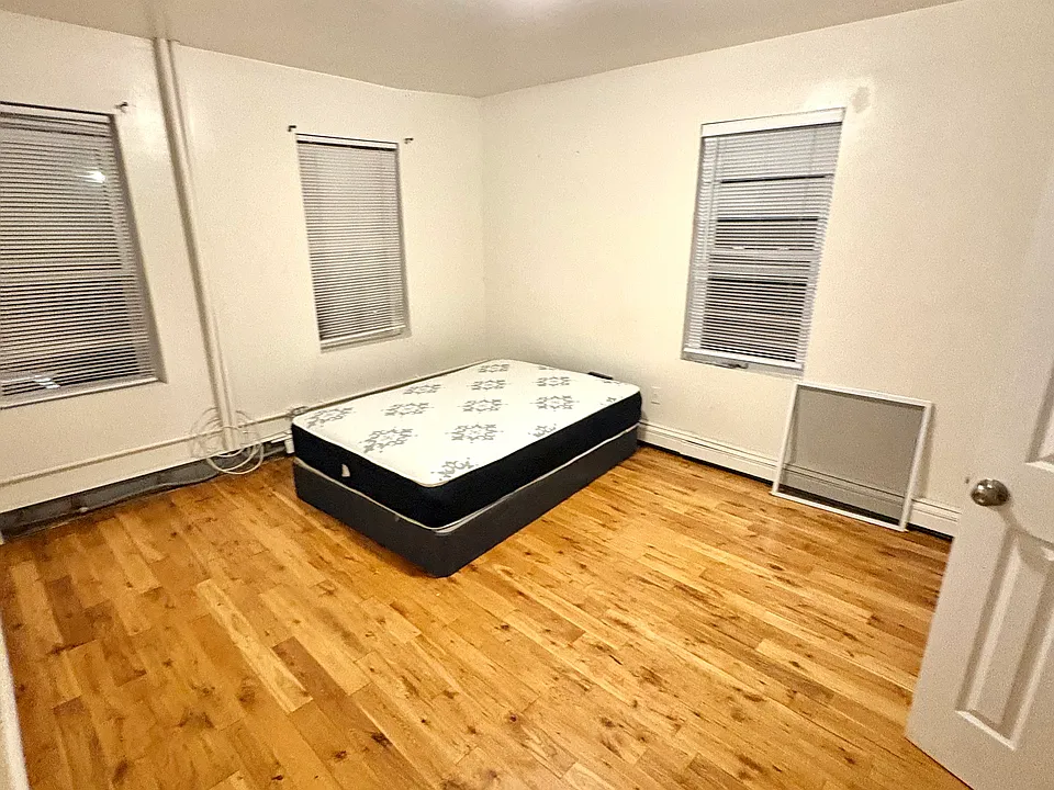 221st St
