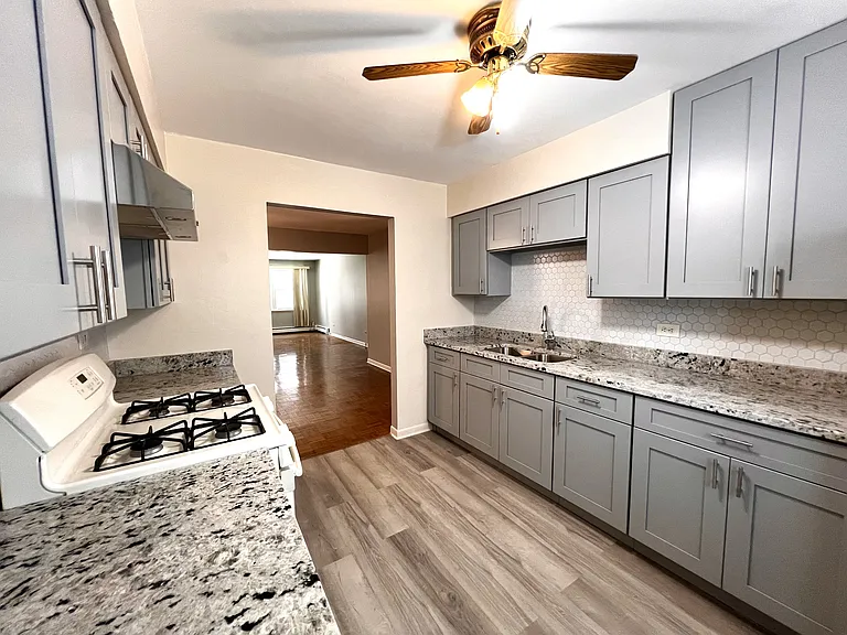 2060 W Chase Ave #1A — Photo 2