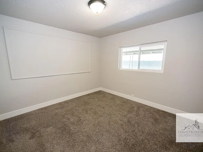 1136 E Griffith Way — Photo 14