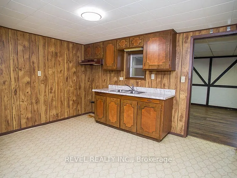 104 Hillside Ave — Photo 28