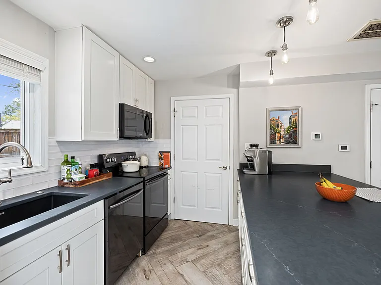5820 Fifer Dr — Photo 11