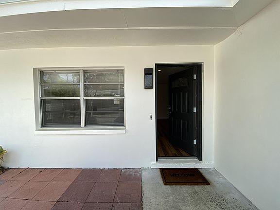 4th image of 1701 Leonard Dr