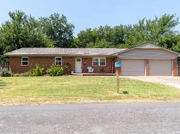 312 N Carey St, Wynnewood, OK 73098