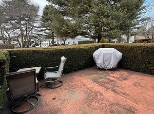 402 Chatham Cir, Warwick, RI 02886