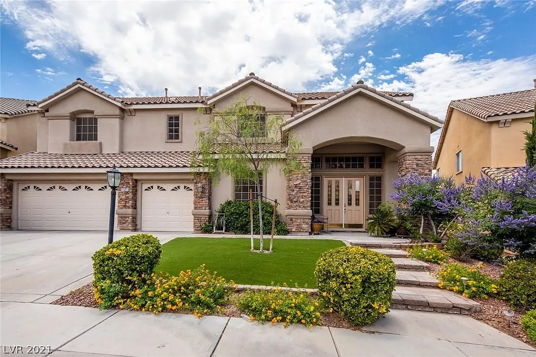6 bed, 4331 sqft, $4,995 — Photo 1