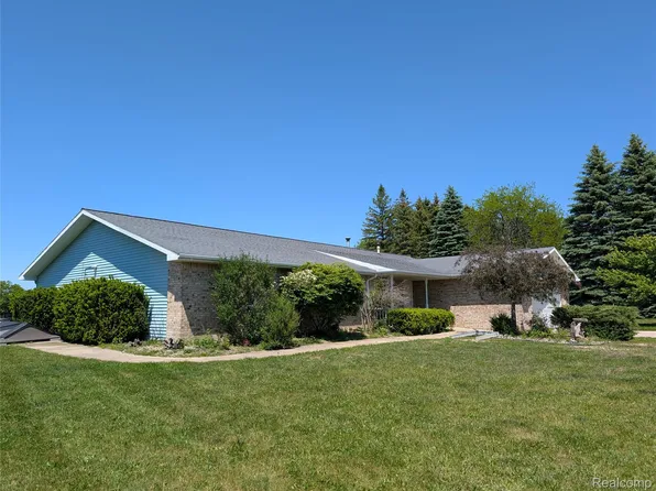6237 Virginia St, Cass City, MI 48726