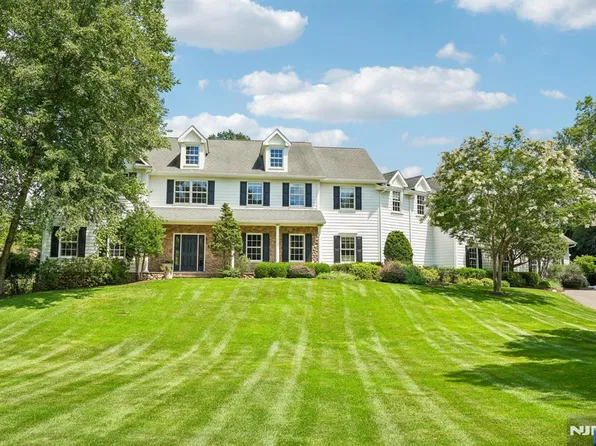 2 Mill Brook Lane, Franklin Lakes, NJ 07417
