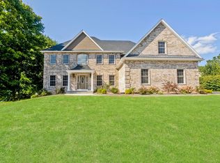 5 Briar Cliff Dr, Wilbraham, MA 01095