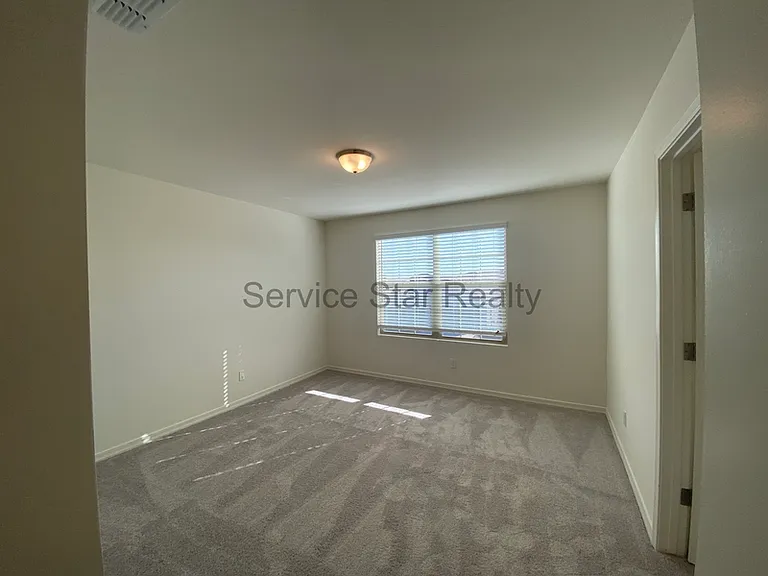 2402 E Alonso Dr — Photo 13