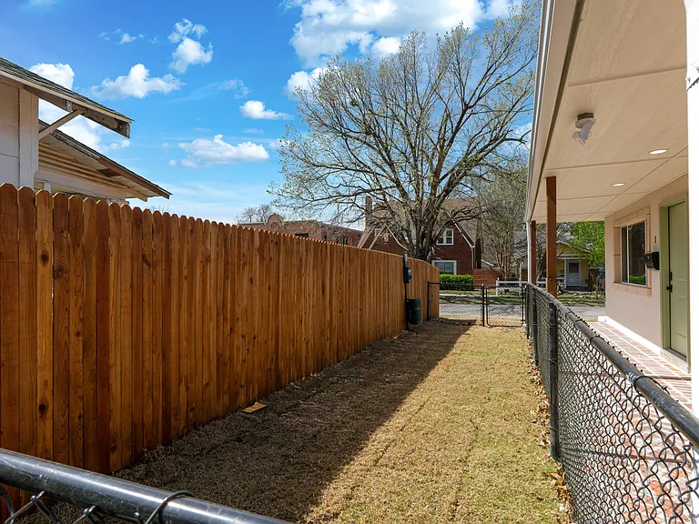 1119 S Rockford Ave — Photo 14