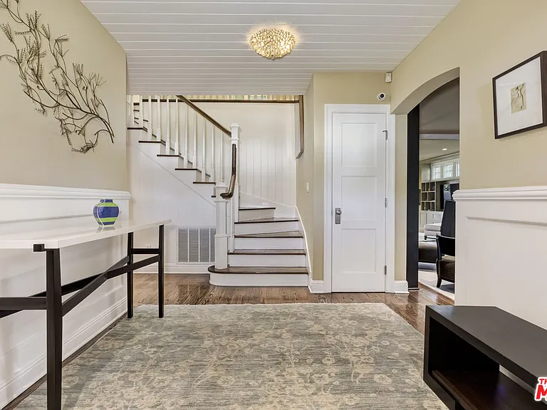 2855 Club Dr — Photo 6