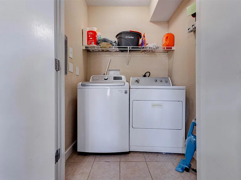 4515 Briar Hollow Pl #215 — Photo 17