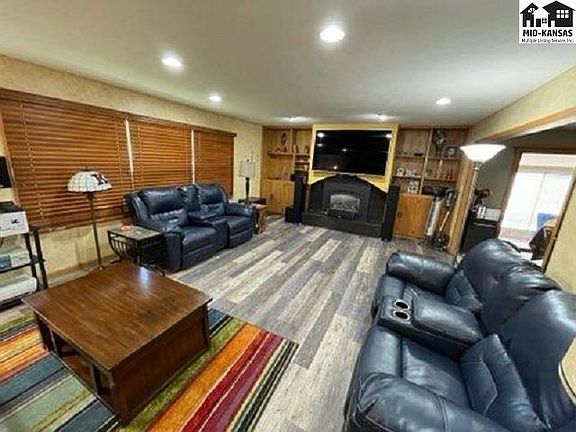 3rd image of 2714 Heather Pkwy