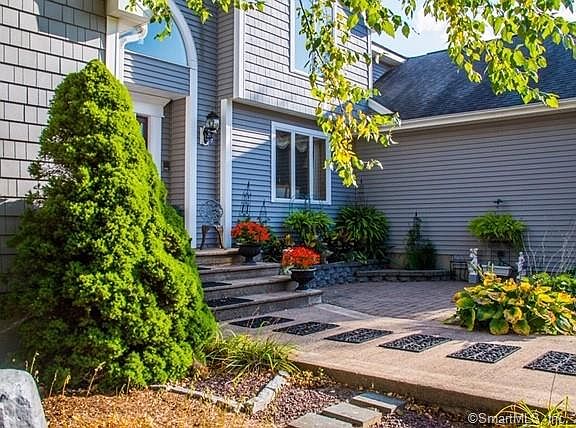 3rd image of 8 Pamela Ct