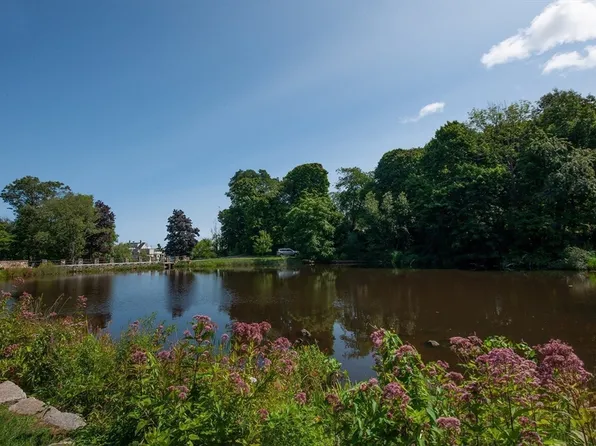 6 Holbrook Ct, Rockport, MA 01966