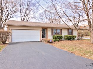 1203 Maple St, Lake In The Hills, IL 60156