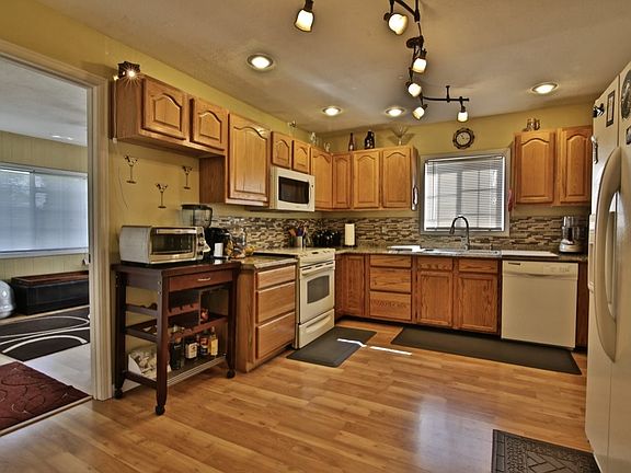 4th image of 8504 E Knox Ave