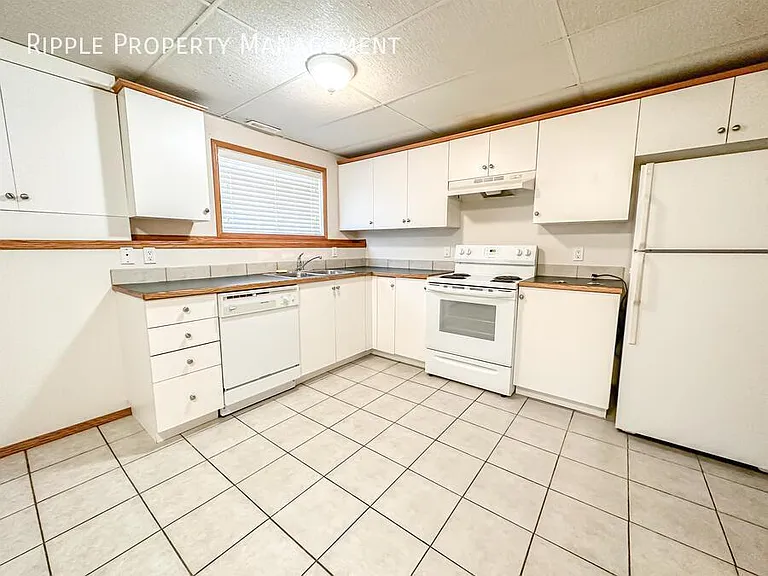 5120 42nd St #B — Photo 2