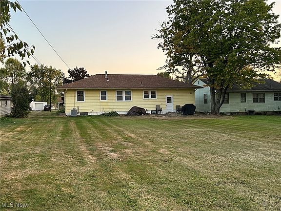 3rd image of 1732 Southeast Blvd