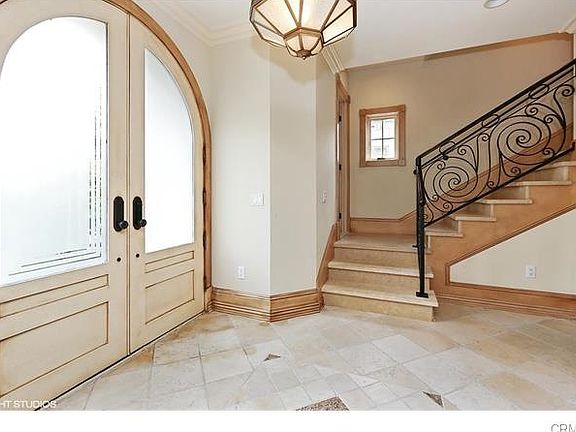 3rd image of 300 Catalina Dr