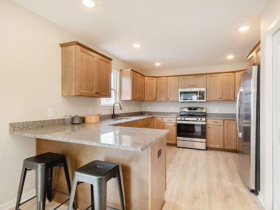 4th image of 3346 Camrose Dr #19