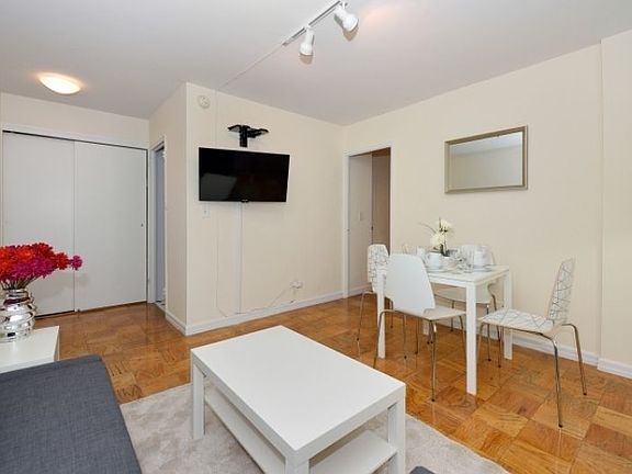 5th image of 279 E 44th St APT 8N