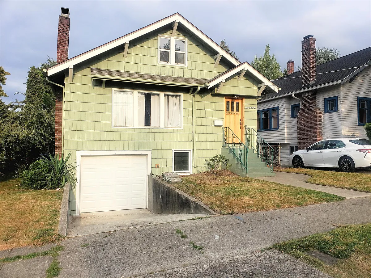 Building Photo - 5324 8th Ave NE #C