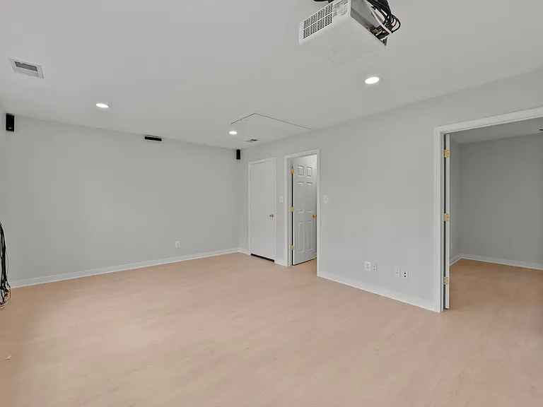 2852 Cedarest Rd — Photo 22