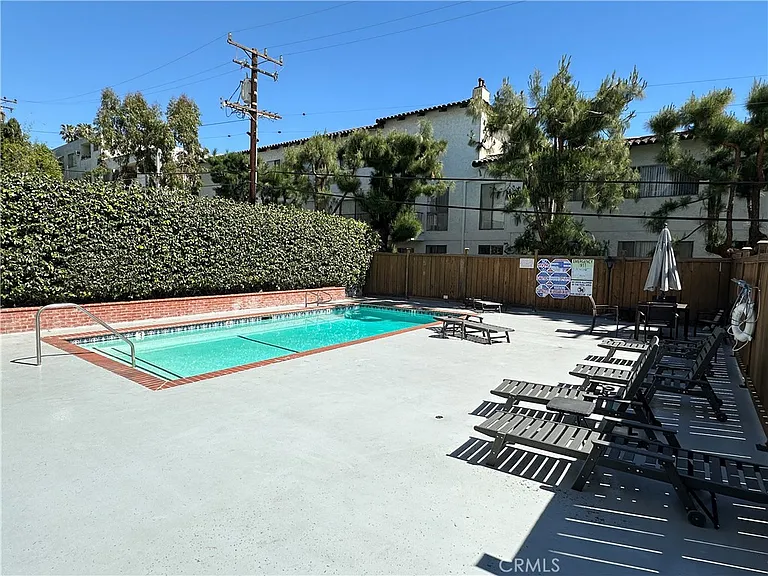 1222 N Olive Dr — Photo 14