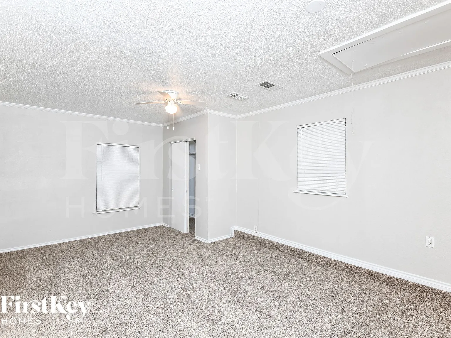 4 bed, 2.0 bath, 1869 sqft, $2,150 — Photo 2