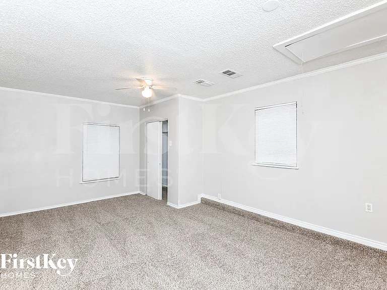 3630 Williamsburg Dr — Photo 2