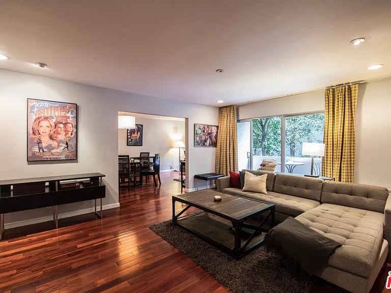 1233 N Laurel Ave #110 — Photo 1