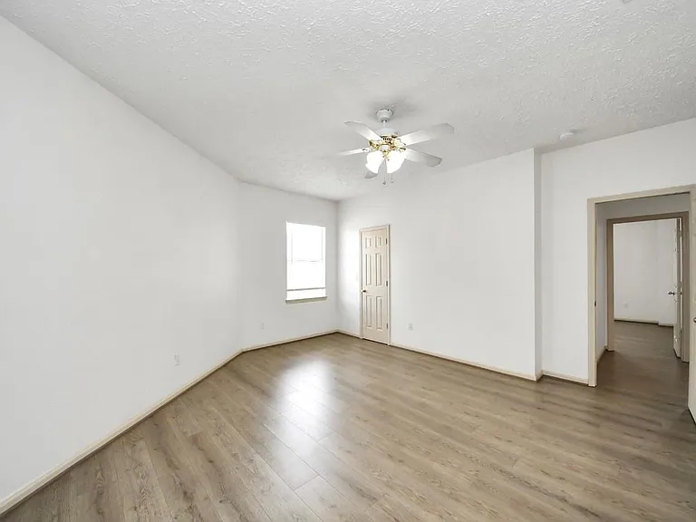 10535 Emnora Ln — Photo 33