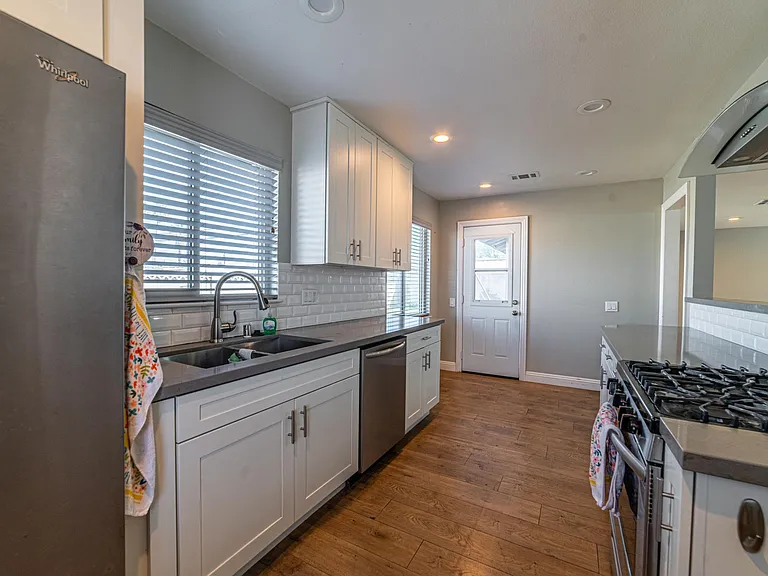 1408 N Buckingham St — Photo 11