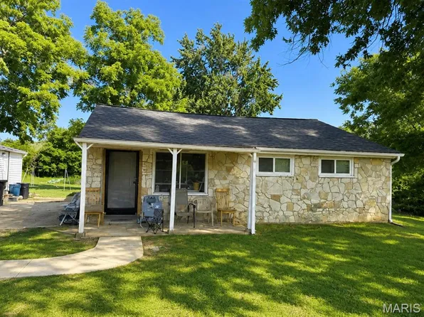 3216 Sunrise Dr, High Ridge, MO 63049